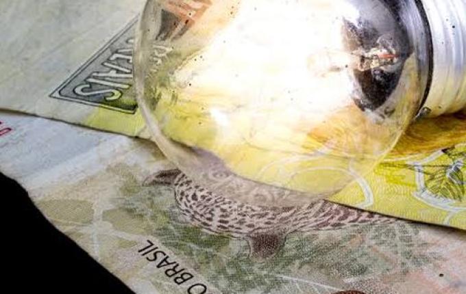 Governo isenta consumidores de baixa renda do pagamento da conta de luz