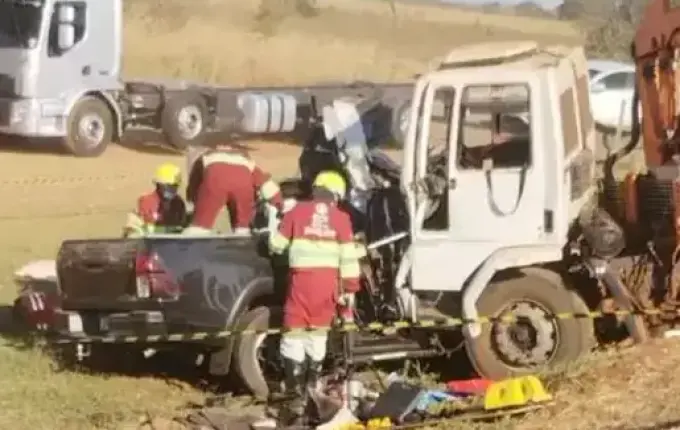 Morador de São Miguel do Oeste e seu filho morrem em grave acidente no MS