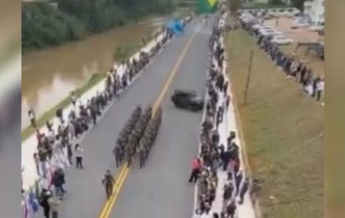 Mulheres são atropeladas por jeep durante apresentação em desfile de 7 de setembro em SC