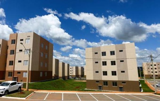 Meta do governo é contratar 2 milhões de moradias populares até 2026