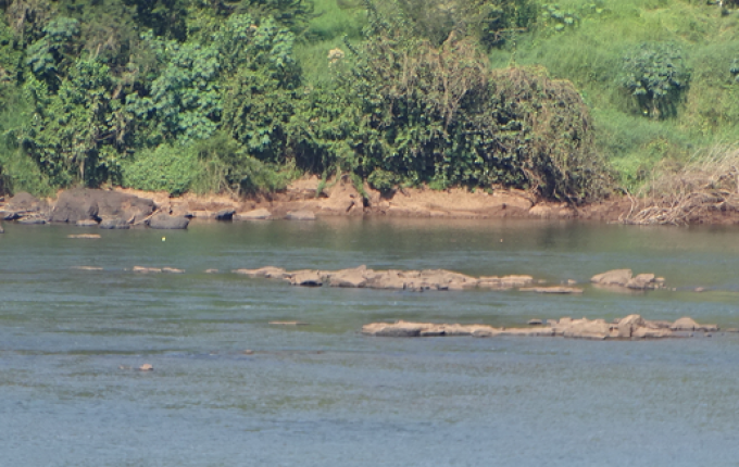 Balsa fica encalhada no Rio Uruguai e bombeiros são acionados