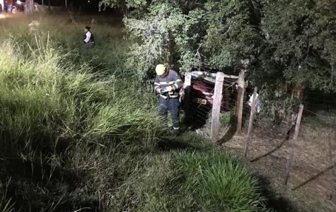 Saída de pista deixa dois feridos na SC-163 em São Miguel do Oeste