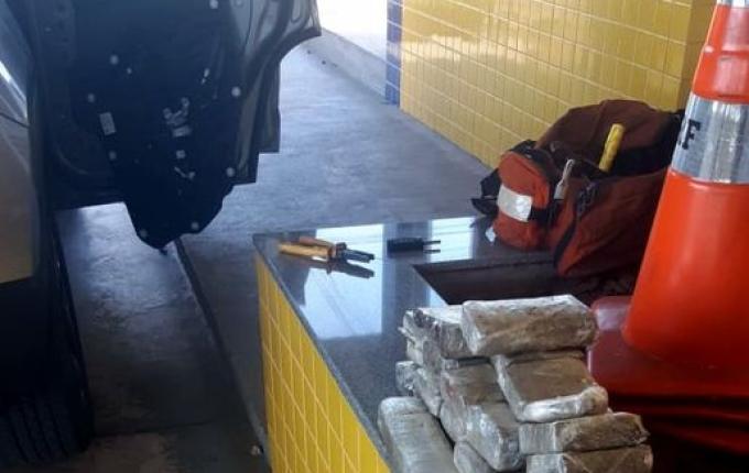 Ação conjunta PRF, PM, Civil e GAECO apreende mais de 51 kg de maconha na BR 282 em Maravilha