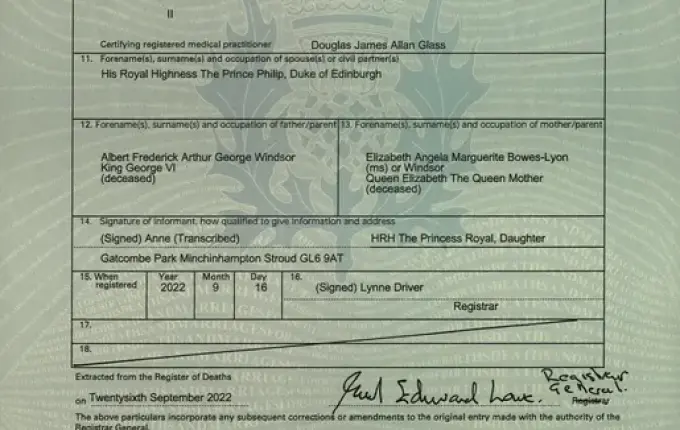 Rainha Elizabeth II morreu por causas naturais, segundo atestado de óbito