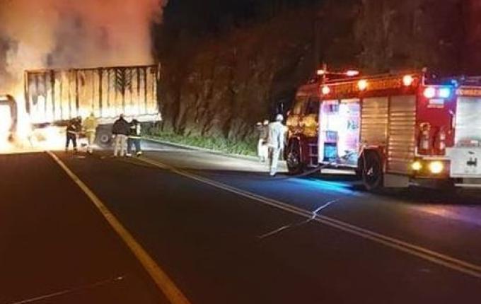 Criminosos atacam transportadora de valores no Paraná e fazem reféns; 2 PMs são baleados