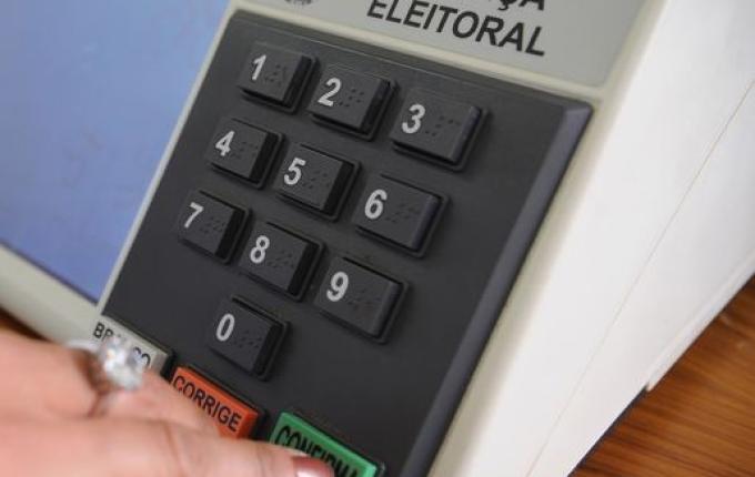 Políticos têm até abril para renunciar e concorrer nas eleições deste ano