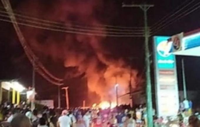 Autor de estupro é morto, esquartejado e queimado pela população