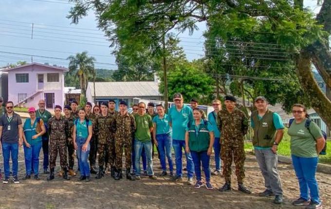 Município e 14º RCMec realizam força-tarefa de combate à dengue no bairro Andreatta