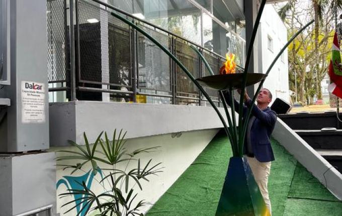 Fogo Simbólico da Semana da Pátria chega à Praça Central de São Miguel do Oeste