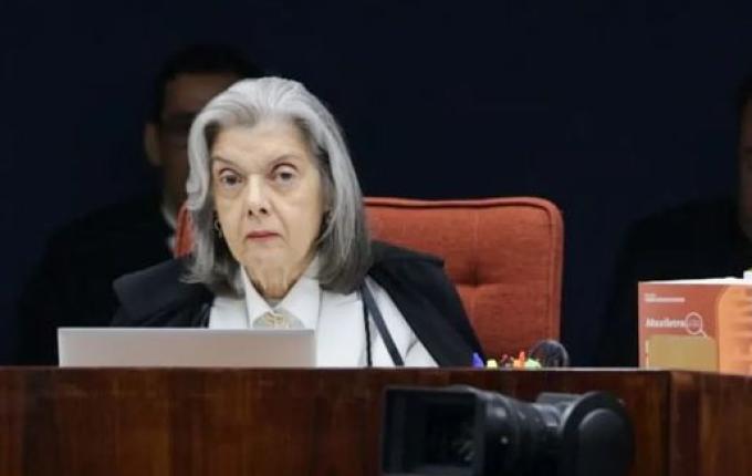STF retoma às 14h julgamento de Bolsonaro com voto decisivo de Cármen Lúcia