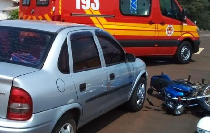 Homem fica ferido em colisão de carro e moto, em Iporã do Oeste