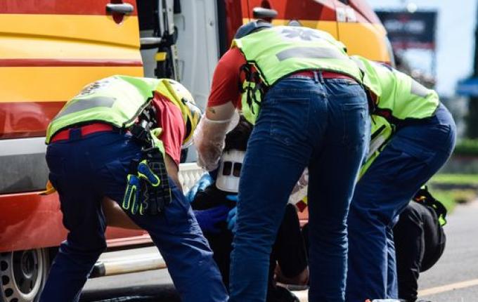 Rapaz é atropelado no centro de São Miguel do Oeste