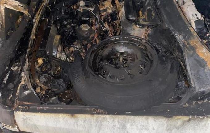 Veículo pega fogo em garagem de residência em Iporã do Oeste