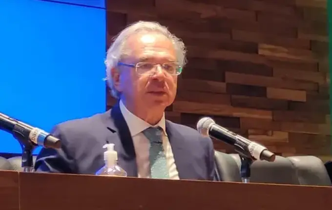 Guedes confirma plano de desvincular salário mínimo da inflação