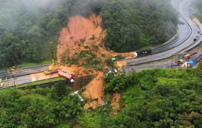 Bombeiros confirmam segunda morte em deslizamento entre SC e PR