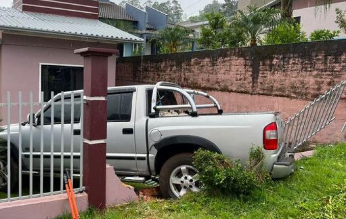 Vitima de ataque de abelha sofre acidente com carro em Maravilha