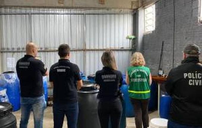 Força-tarefa apreende 2,5 toneladas de tripas com selo do serviço de inspeção falsificado