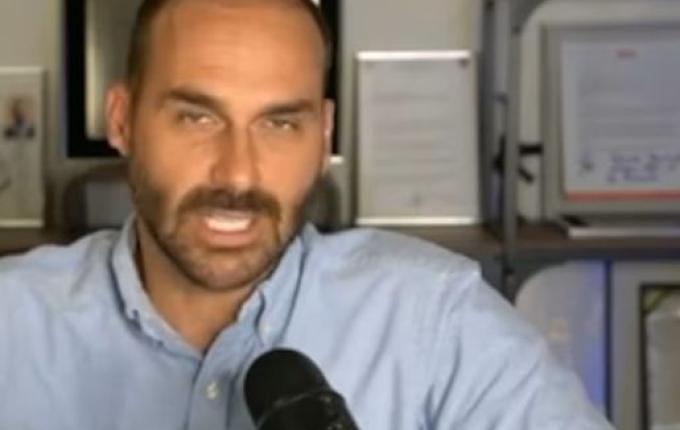 Eduardo Bolsonaro diz que não vai renunciar ao mandato de deputado
