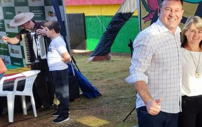 Festividades na praça marcam aniversário de São José do Cedro