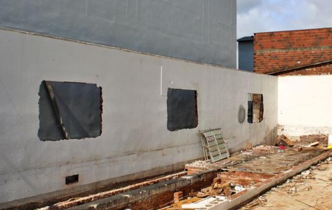Strike final: prédio do Bolão do Pubi é demolido no centro de SMO