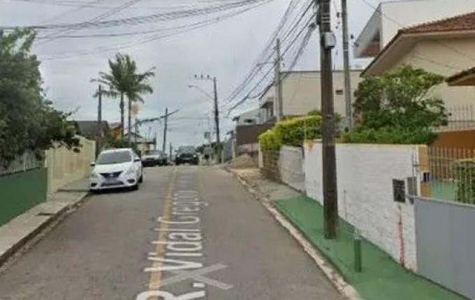 Homem leva tiro de vizinho após briga por passarinho em SC