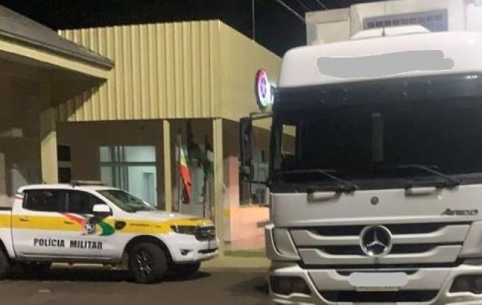 Caminhoneiro que jogou veículo para fora da pista na SC-163 é abordado