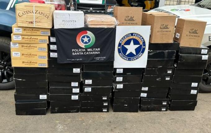 Operação em Dionísio Cerqueira apreende 309 garrafas de vinho estrangeiro
