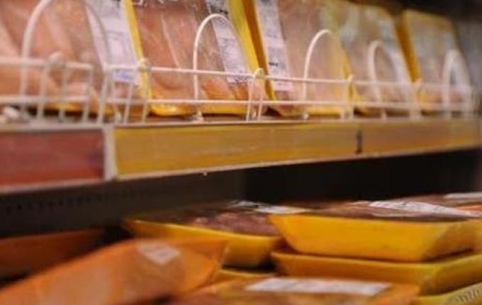 China descarta restrições para importação após caso de Covid-19 em carne de frango de SC