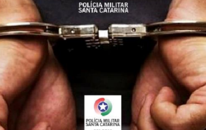 Homem com mandado de prisão em aberto é preso durante abordagem policial