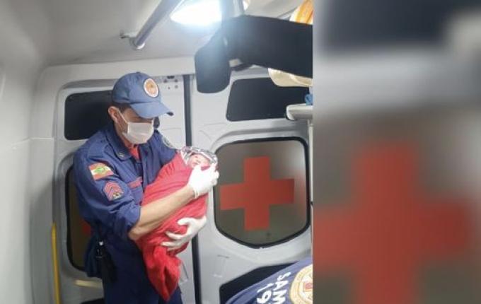 Bebê nasce em frente ao batalhão do Corpo de Bombeiros em Chapecó