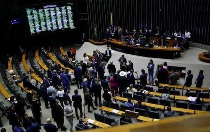 Câmara aprova PL da Dosimetria, projeto que beneficia Bolsonaro