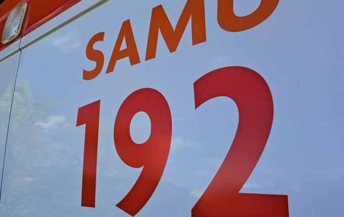 SAMU transfere homem que bateu a cabeça ao cair de caminhonete em Itapiranga