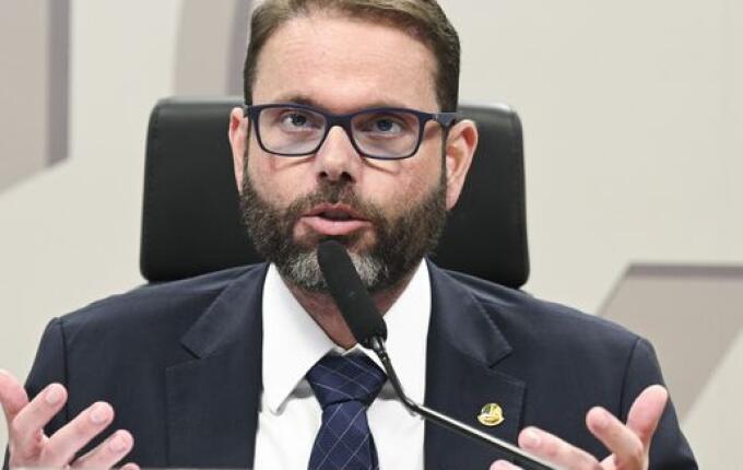 TSE absolve Jorge Seif por unanimidade e mantém mandato de senador