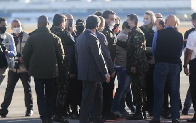 Políticos que tiveram contato com Bolsonaro durante visita a SC testam negativo para a Covid-19