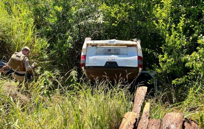 Homem fica ferido em capotamento de veículo na BR-282