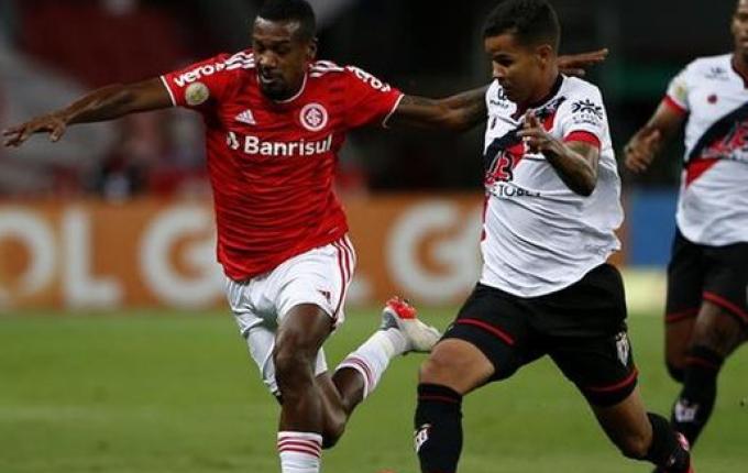 Inter leva virada do Atlético-GO e se complica na briga por vaga na Libertadores