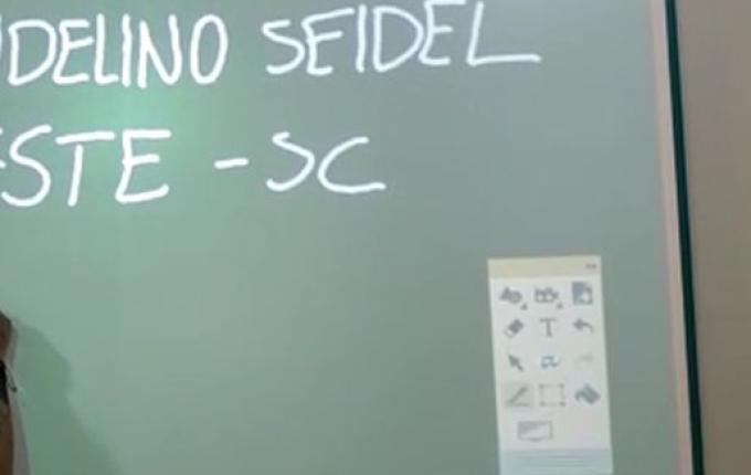 Escola de Iporã do Oeste é contemplada com kits de lousas digitais