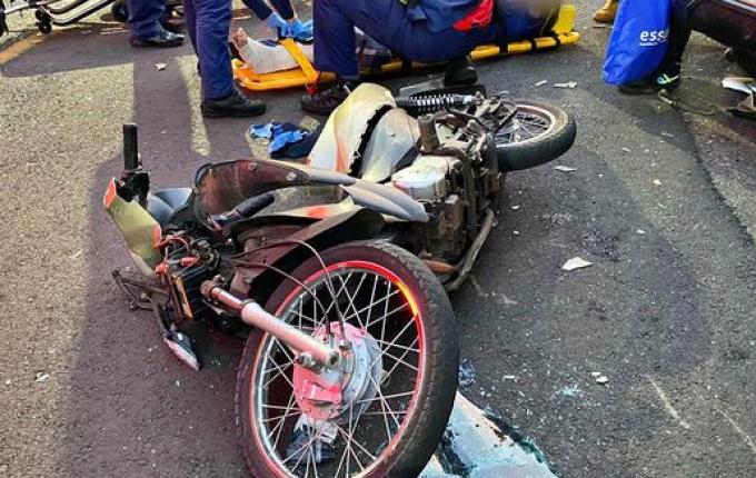 Motociclista fica ferido em acidente no centro de São Miguel do Oeste