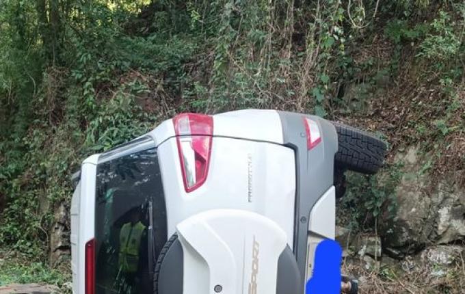 Capotamento deixa mulher ferida na SC-305, em Guaraciaba