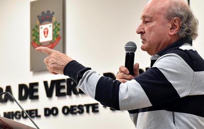 Vereadores prestam homenagem a José Carlos Zandavali Fiorini por sua trajetória pública