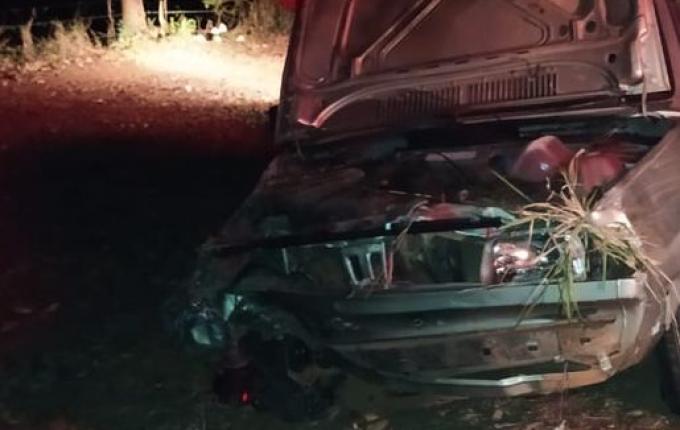 Colisão de veículo contra barranco deixa um ferido na SC-305