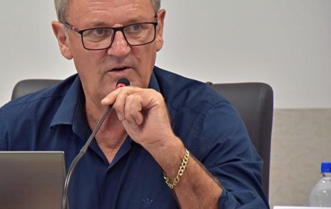 Vereador nega que fez ataques racistas e ameaças a parlamentar