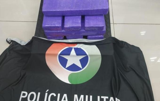 Menor é apreendido com R$ 10 mil em maconha