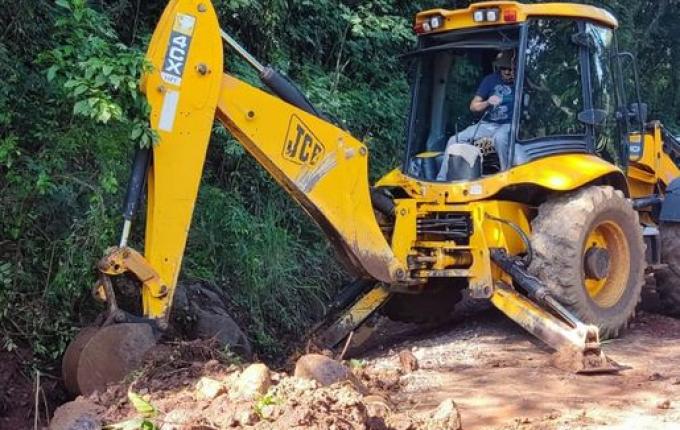 Inicia obra de calçamento rural em São José do Cedro