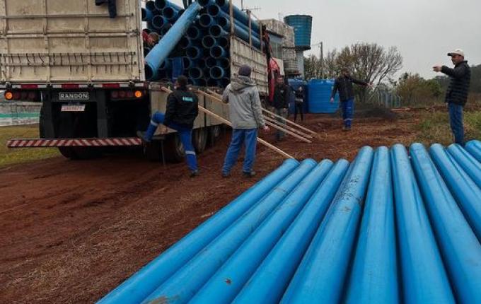 SEMAE recebe 400 metros de tubos para melhorias na rede adutora