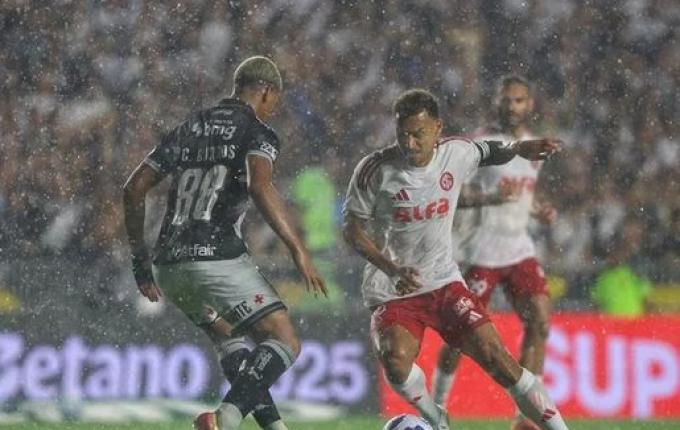 Inter sofre goleada histórica e dá mais um passo em direção ao rebaixamento