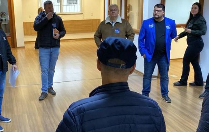 Candidatos a prefeito de SMO chegam para debate na Peperi