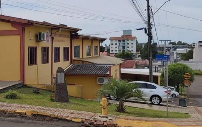 Bombeiros aprendem linguagem de sinais para atender surdos