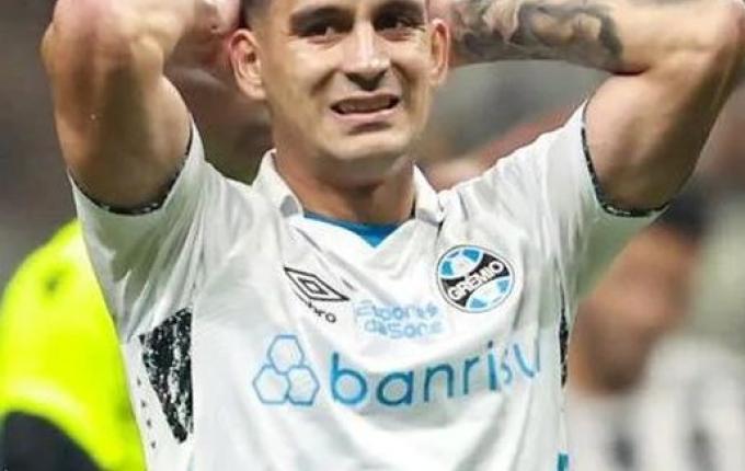 Grêmio perde para o Atlético-MG em jogo atrasado do Brasileirão com polêmica do VAR
