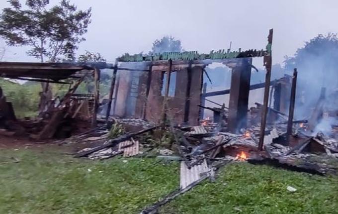 Incêndio em residência deixa uma pessoa morta